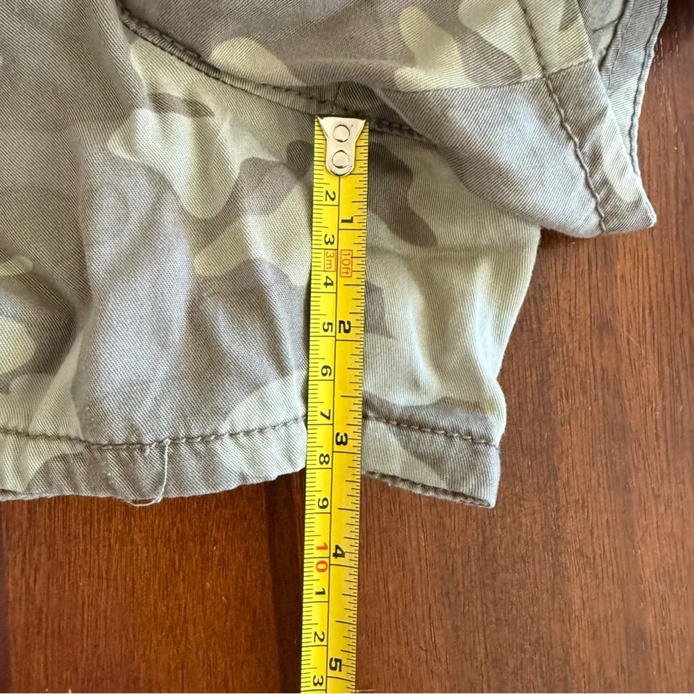 American Eagle Outfitters Green Camo Shorts - Large - Picture 5 of 5